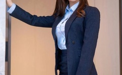 梁莹在公车被灌满JING液